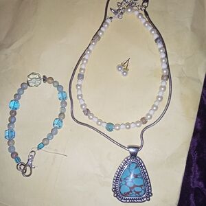 Elegant Turquoise and Pearl Necklace Set